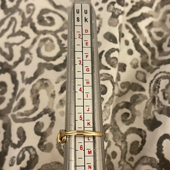 Ryans Jewellers 10K Solid Gold Arrow Ring - Picture 2 of 3